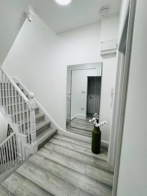 Appartamento Stylish Two-Story London Retreat Esterno foto